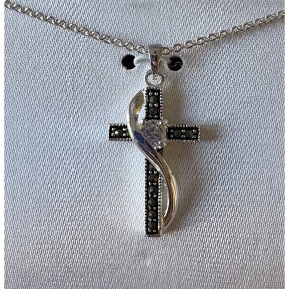 Silver Luxuries Silver Plated Genuine Marcasite Cross Pendant Necklace NEW (1853 - Picture 3 of 4